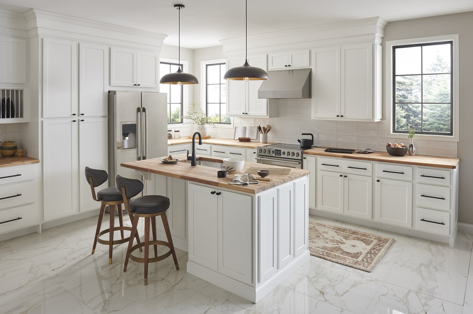 Open kitchen with a central island and bar seating